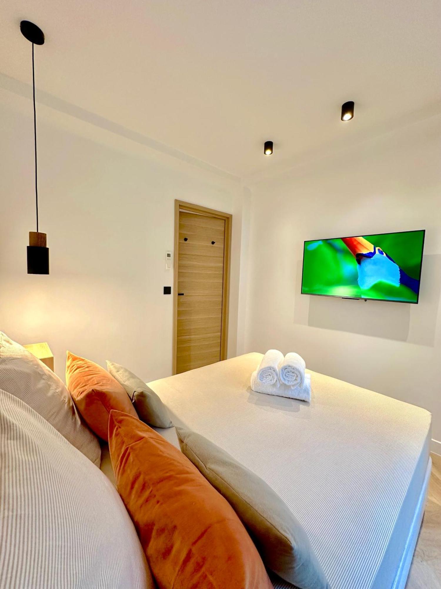 Monaco # Menton - 6 Persons - 2 Bedrooms - Full Renovated - Private Parking - Hypercenter - Clim - Beach And Sun 芒通 外观 照片